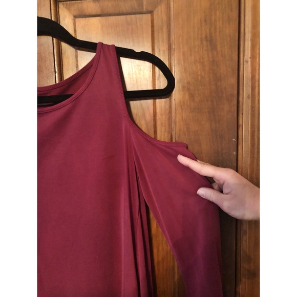 Hollister maroon cold shoulder bell sleeve top - Picture 2 of 4